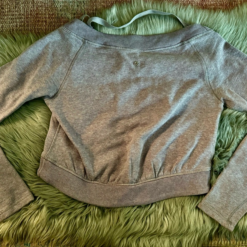 Lululemon 6  M Crop Top LS Fleecy Pullover Heather Mauve Purple Logo Winter
